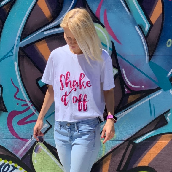 Taylor Swift’s “Shake it off” phrase t-shirt MED - Picture 1 of 5